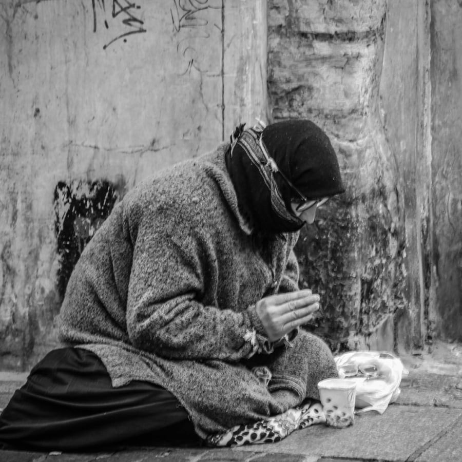 Cha mẹ khinh thường người khác, đời con sẽ gánh nghiệp