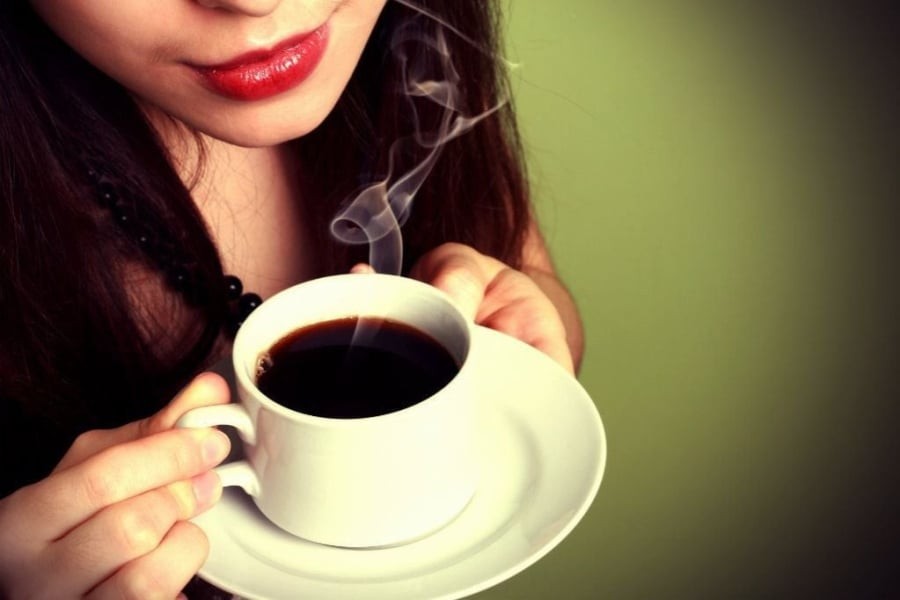 Buổi sáng uống cà phê thay bữa sáng có tốt không?