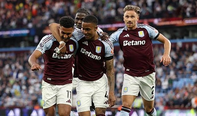 Aston Villa dễ dàng đánh bại Tottenham trên sân nhà.