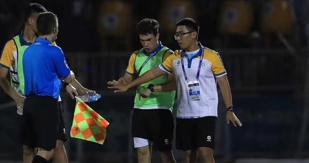 Hà Nội phàn nàn về công tác trọng tài.