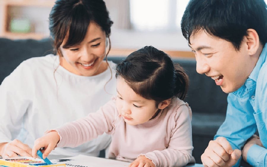 Nhiều phụ huynh lo lắng khi thấy con mình tiêu tiền phung phí mà không biết cách kiểm soát.