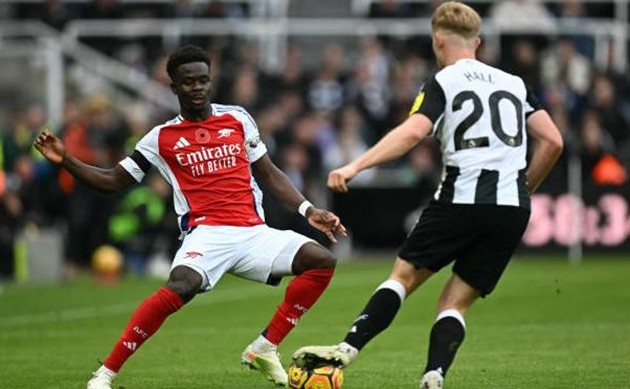 Hai biên sẽ là điểm nóng trong trận đấu giữa Arsenal và Newcastle.