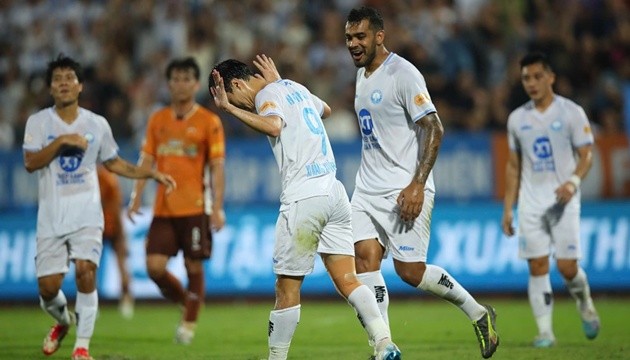 Văn Toàn không ăn mừng khi ghi bàn vào lưới Hoàng Anh Gia Lai.