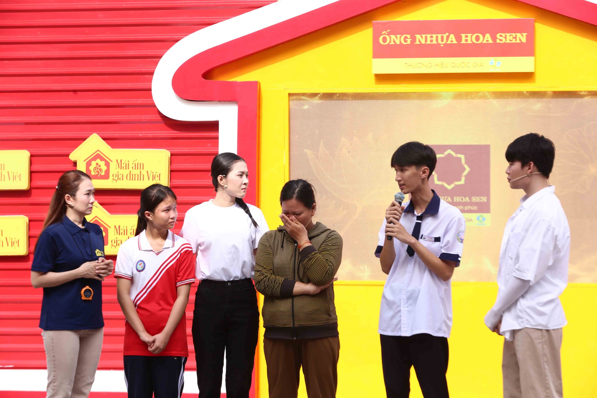 GIA ĐÌNH em Nguyễn Ý Vân (1)