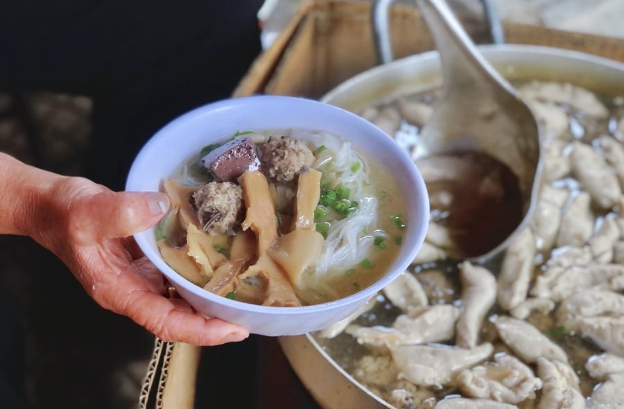 Bún mọc – nhẹ nhàng, thanh khiết mà vẫn tròn vị cho một buổi sáng đầy năng lượng.