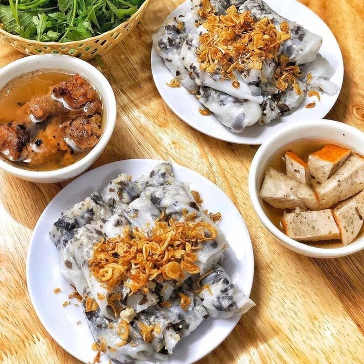 Bánh cuốn nóng – tinh tế và mềm mại như chính con người Hà Nội.
