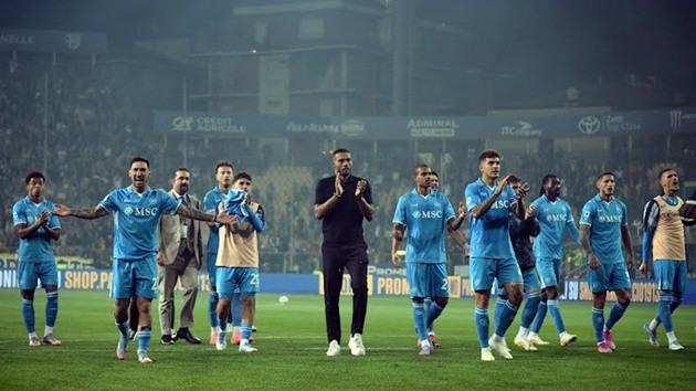 Napoli phải chờ chức vô địch Serie A đến vòng đấu cuối cùng.