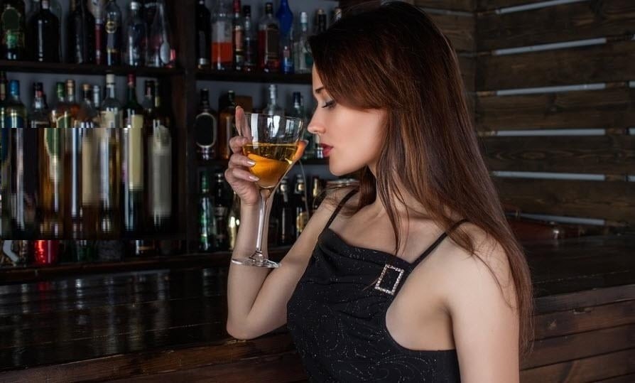Có nhiều lý do khiến người ta uống rượu bia, từ giải tỏa tâm trạng đến yêu cầu công việc.