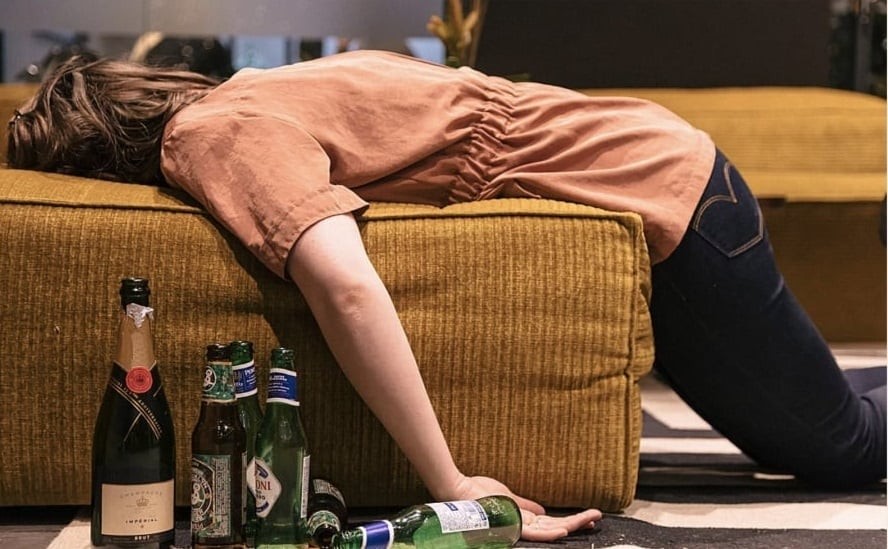 Đối với cô Ly, uống rượu trở thành một phần không thể thiếu trong cuộc sống gần đây.