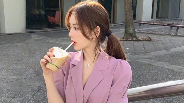 Bạn nghĩ rằng bằng cách làm hài lòng người khác, họ sẽ đối xử tốt và khoan dung với bạn, nhưng thực tế không phải vậy.