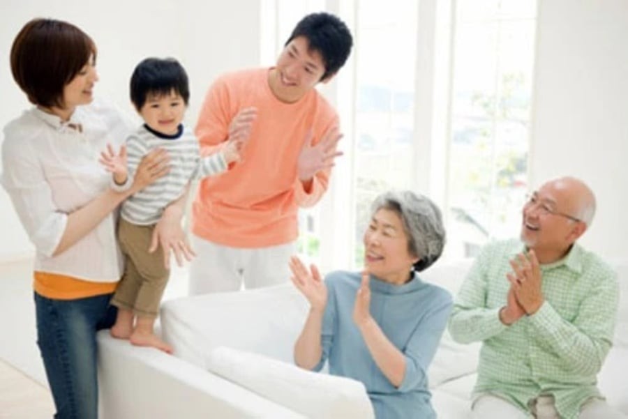 Nếu cha mẹ muốn con cái luôn gần gũi, hãy đối xử công bằng và không thiên vị với con cái, sống không cần phục thuộc vào chúng... (Ảnh minh họa)
