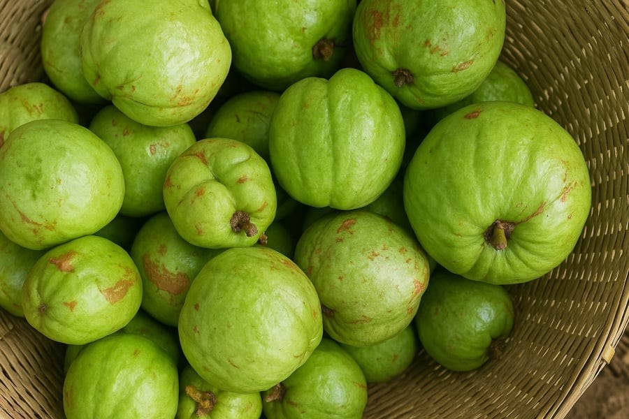 Một trong những món ăn nổi tiếng nhất từ tai chua phải kể đến canh rau muống dầm tai chua