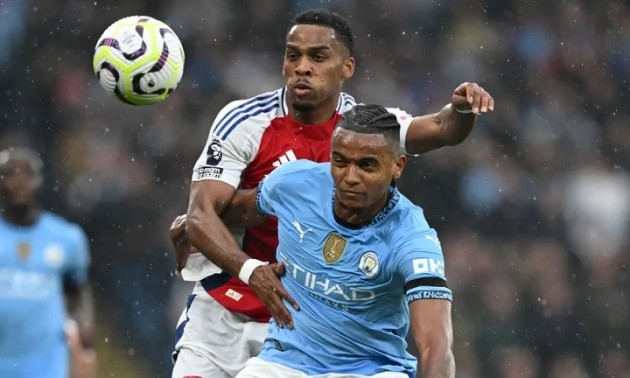 Arsenal vẫn còn nguy cơ mất vị trí thứ 2 vào tay Man City.