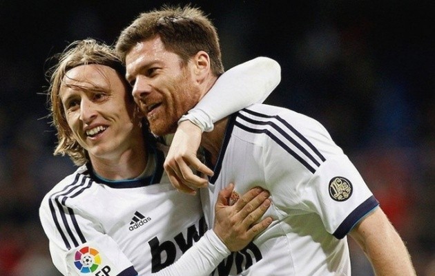 Alonso muốn giữ Modric ở lại thêm một mùa.