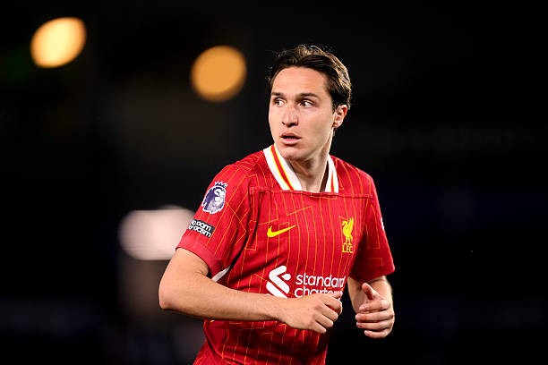 Chiesa chơi cao nhất trên hàng công Liverpool trong trận gặp Brighton.