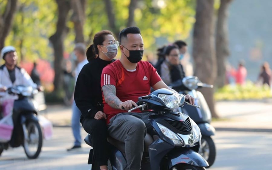 3 trường hợp không đội mũ bảo hiểm khi đi xe máy, ra đường CSGT cũng không thổi phạt