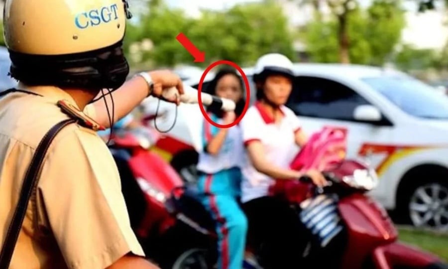 3 trường hợp không đội mũ bảo hiểm khi đi xe máy, ra đường CSGT cũng không thổi phạt