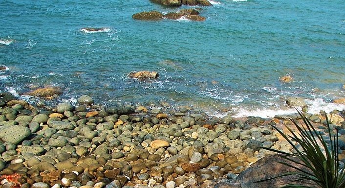 Bãi tắm Hoàng Hậu không chỉ đơn thuần là một điểm đến giải trí mà còn là nơi lưu giữ những giá trị lịch sử quý báu