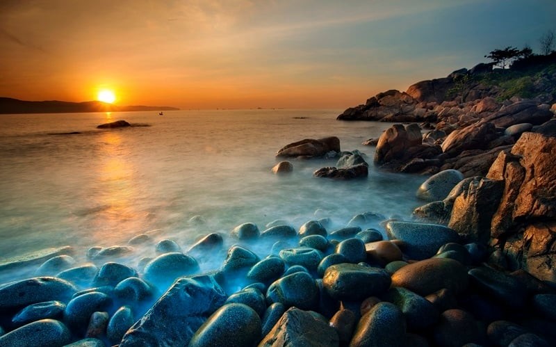 Theo lời kể từ những người dân địa phương, mỗi lần ghé thăm Quy Nhơn, Nam Phương hoàng hậu đều chọn bãi Trứng làm nơi thư giãn
