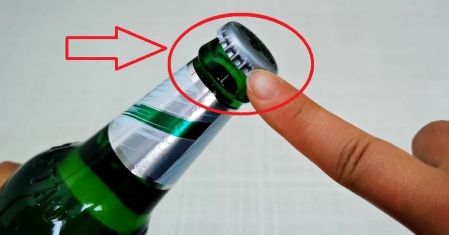 Không phải lúc nào bạn cũng có sẵn dụng cụ mở nắp chai bia bên cạnh.