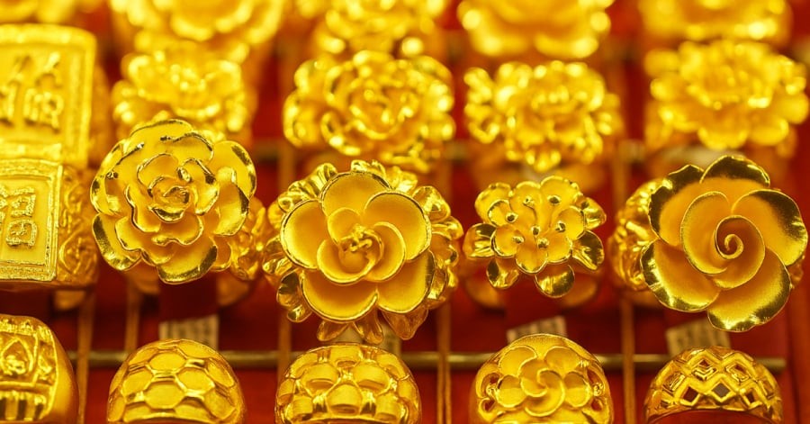 Chỉ trong vòng 24 giờ, giá vàng miếng SJC tại nhiều hệ thống lớn như DOJI, PNJ hay Bảo Tín Minh Châu đã tăng tới 1,7 triệu đồng mỗi lượng, lên mức 118,5 – 121 triệu đồng/lượng.