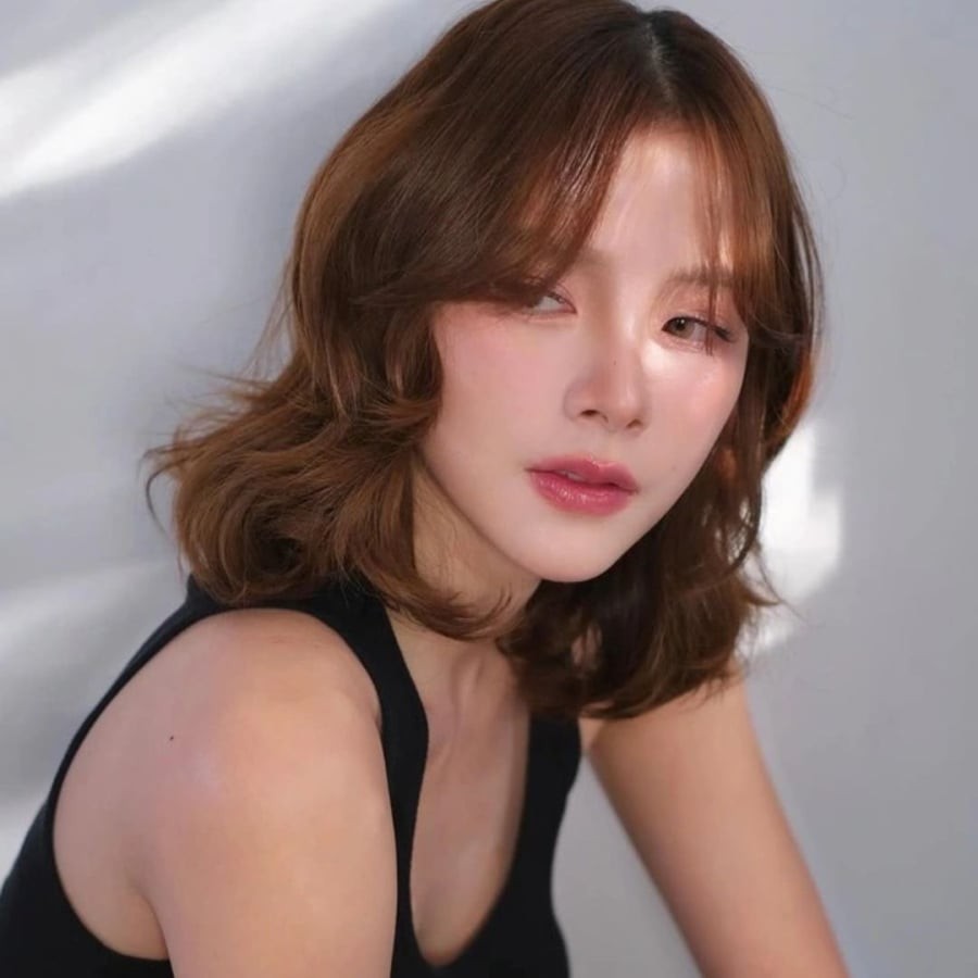 Tóc ngắn ngang vai, mái thưa linh hoạt