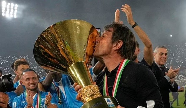 Conte giúp Napoli