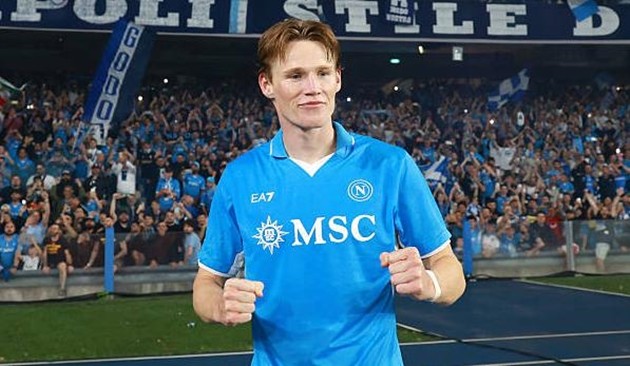 Scott McTominay tỏa sáng trong màu áo Napoli.