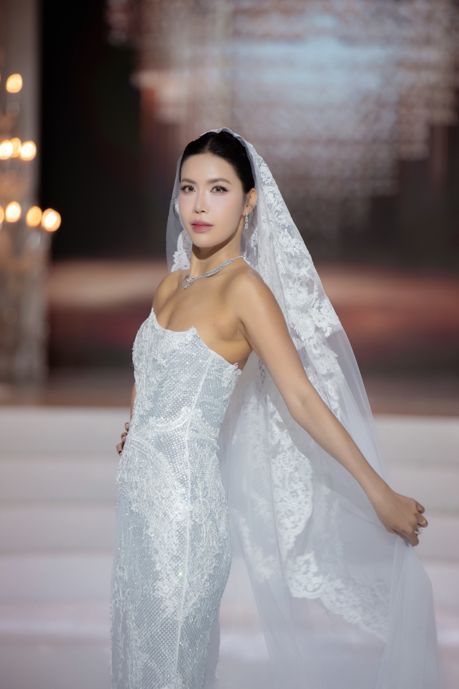 SIÊU MẪU MINH TÚ 2