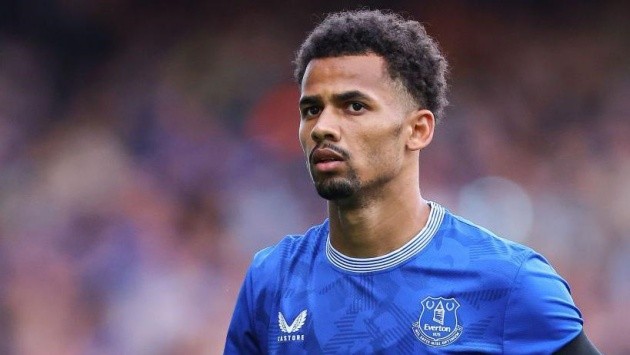  Ndiaye giúp Everton khai phá hàng thủ đối phương.