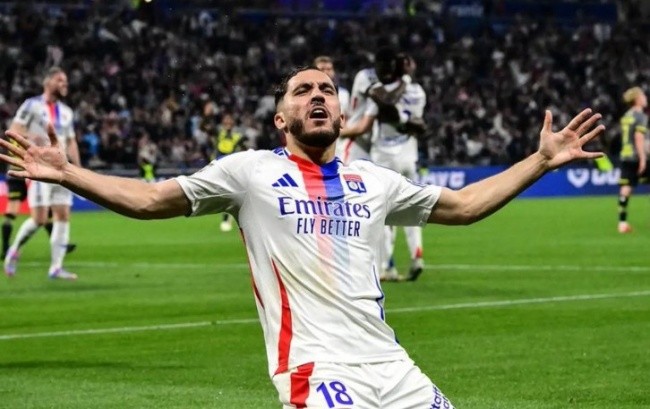 Cherki lọt tầm ngắm Man City.