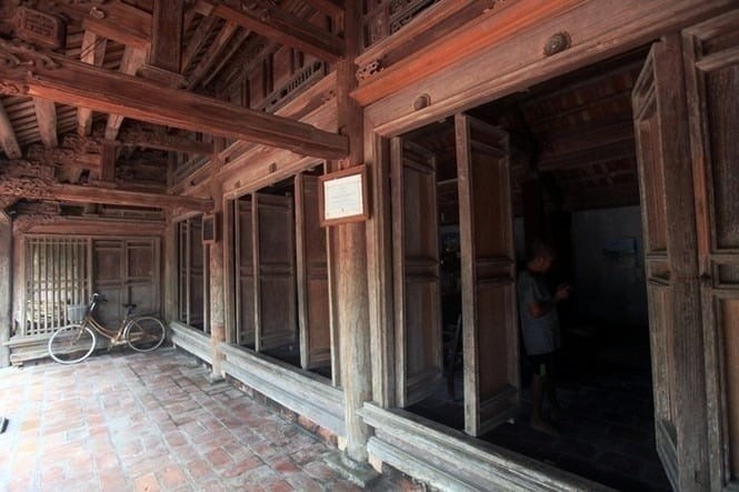 Từ xưa, ông bà ta đã khuyên không nên thiết kế hai cửa chính trong một ngôi nhà, bởi điều này thường tượng trưng cho sự bất hòa trong nội bộ gia đình. 