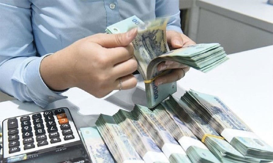 Có 200 triệu nên gửi tiết kiệm hay mua vàng?