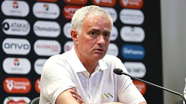 Jose Mourinho cảnh báo Chelsea về Real Betis.