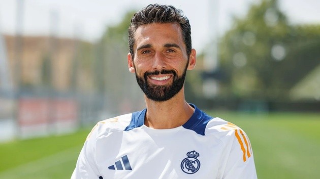 Arbeloa thay Raul Gonzalez.