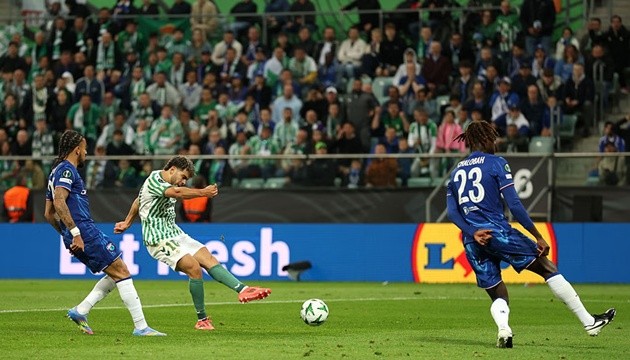 Dù bị Real Betis vươn lên dẫn trước từ rất sớm, ngay phút thứ 9, sau pha lập công của Abdessamad Ezzalzouli từ đường chuyền thông minh của Isco, Chelsea đã không hề nao núng.