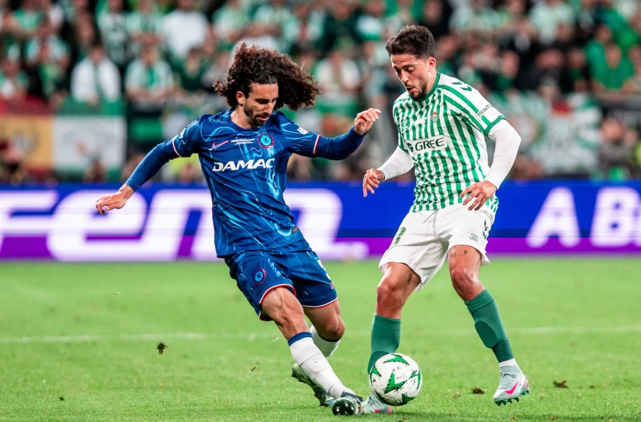  Cucurella đã có trận đấu xuất sắc.
