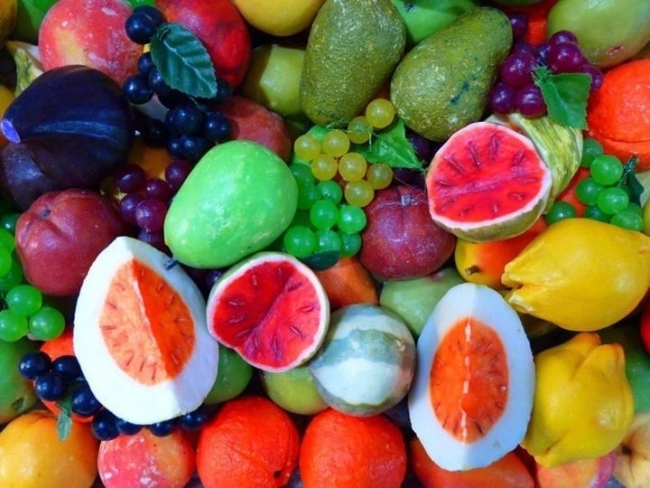 Trái cây là nguồn dinh dưỡng quan trọng với nhiều vitamin, khoáng chất và chất chống oxy hóa hỗ trợ sức khỏe.