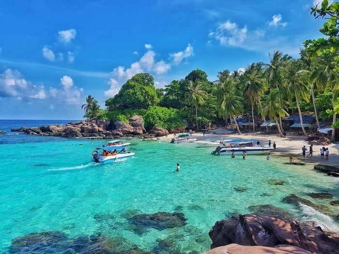 Bên cạnh thiên nhiên trù phú, Phú Quốc còn gây ấn tượng với những công trình giải trí mang tầm quốc tế