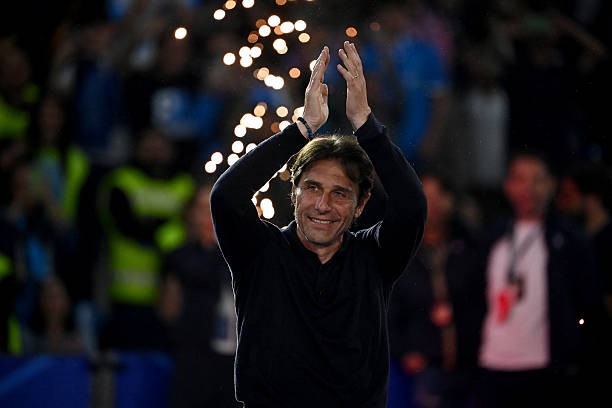 Conte sẽ tiếp tục gắn bó với Napoli.