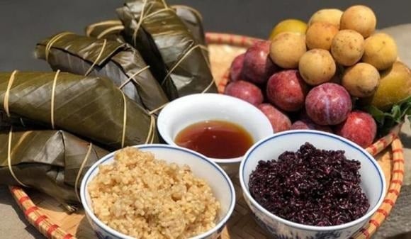 Vào ngày Tết Đoan Ngọ, ông bà xưa dặn dò con cháu nên cẩn trọng trong lời ăn tiếng nói và sinh hoạt để bảo toàn dương khí, tránh rước xui rủi vào nhà.