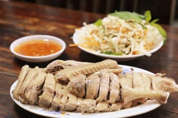 Theo y học cổ truyền, thịt vịt có tính hàn, giúp thanh nhiệt, giải độc, rất phù hợp với thời tiết oi bức đầu tháng 5 âm lịch.