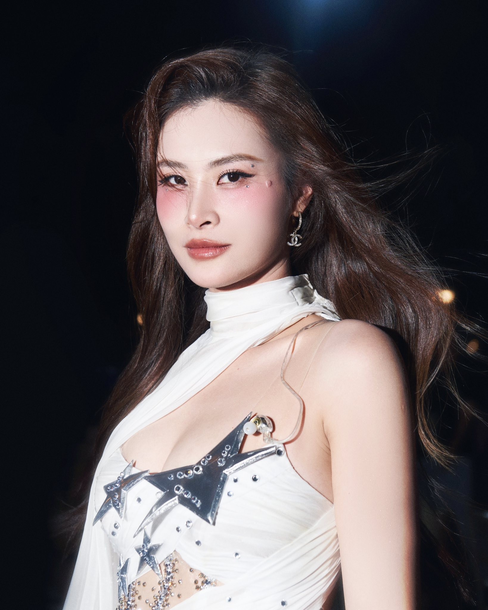 ĐÔNG NHI
