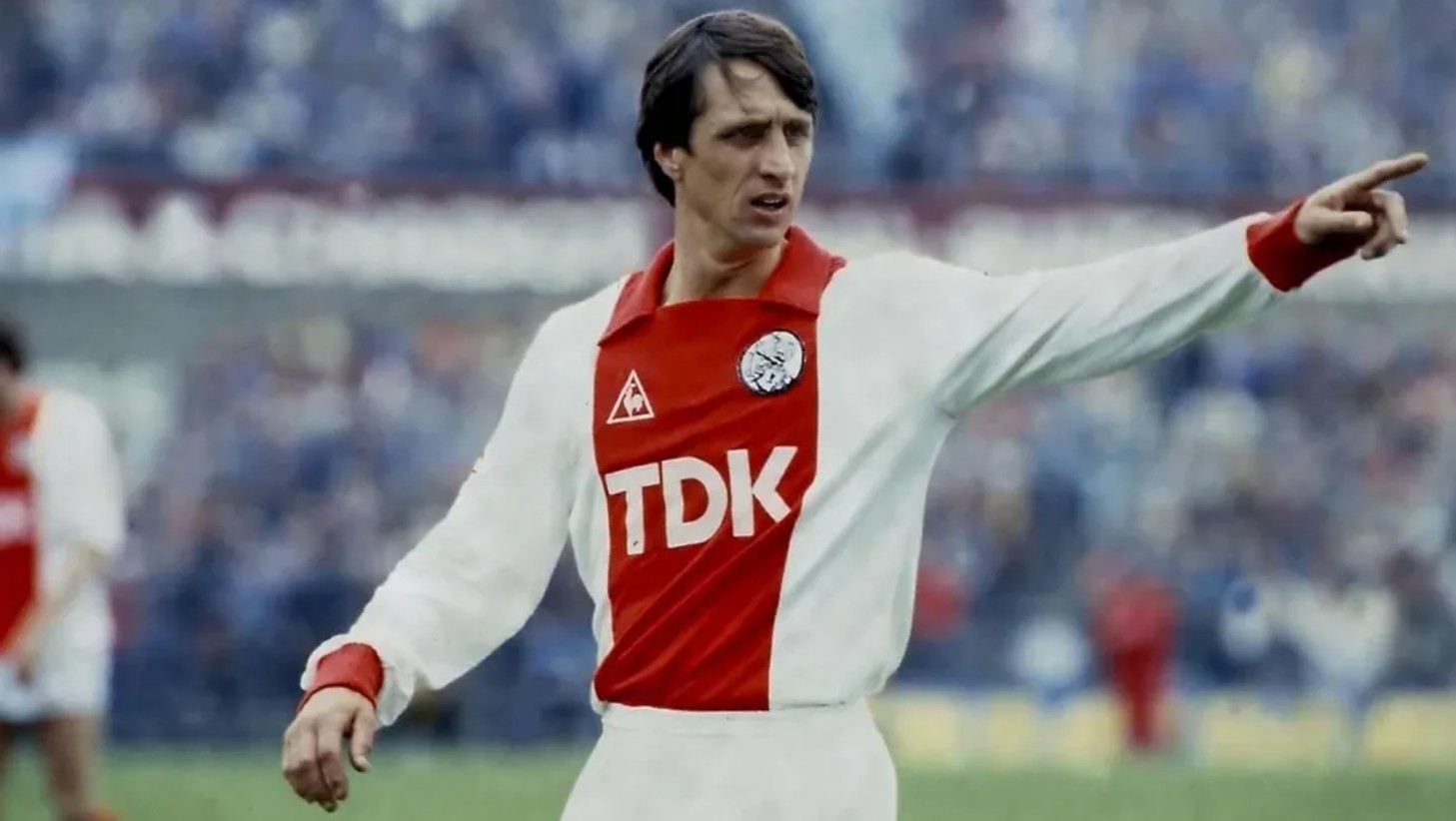 Johan Cruyff là huyền thoại vĩ đại của bóng đá Hà Lan.