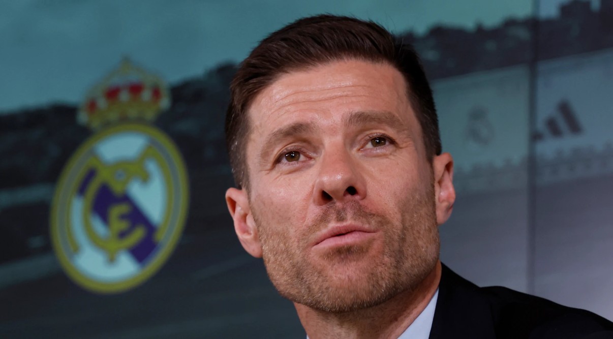 HLV Xabi Alonso muốn tăng cường thêm nhân sự cho hàng công.