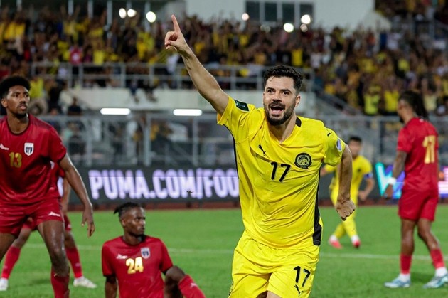 Sao nhập tịch gốc Brazil, Paulo Josue ăn mừng sau bàn thắng vào lưới Cape Verde.