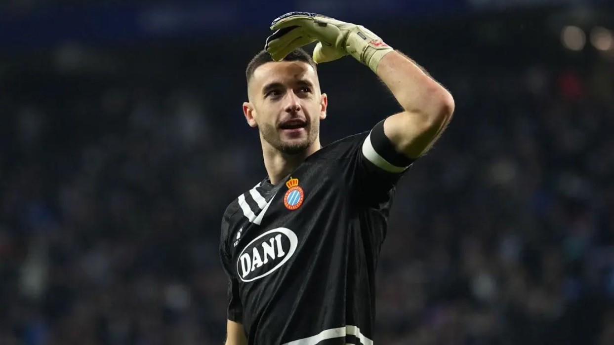 Joan Garcia được cho sắp đến Barca.