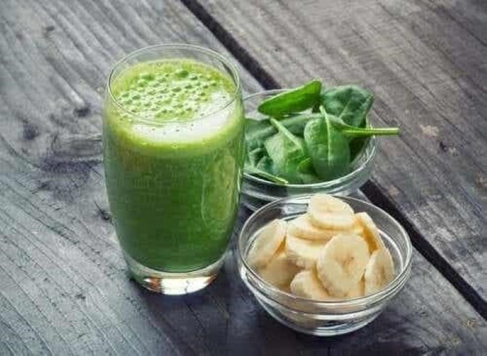 Sinh tố bơ và rau bina