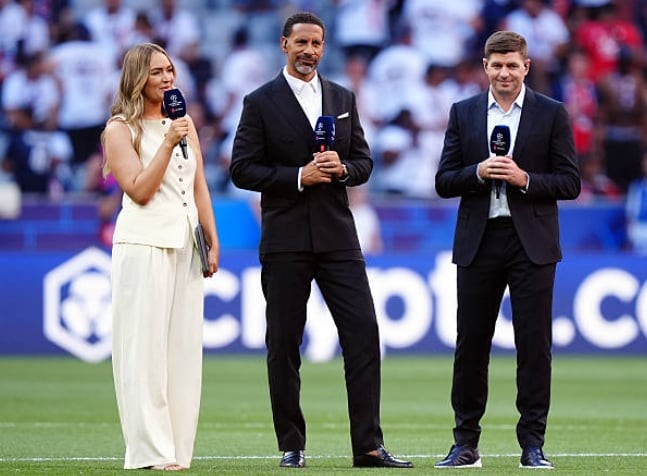 Cuộc chạm trán cũng sẽ có sự góp mặt của những huyền thoại. Rio Ferdinand và Steven Gerrard trong vai trò BLV của kênh Sky Sport.
