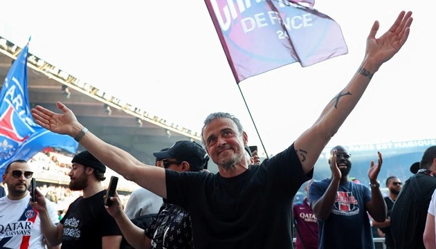 Luis Enrique viết nên trang sử mới cho PSG.